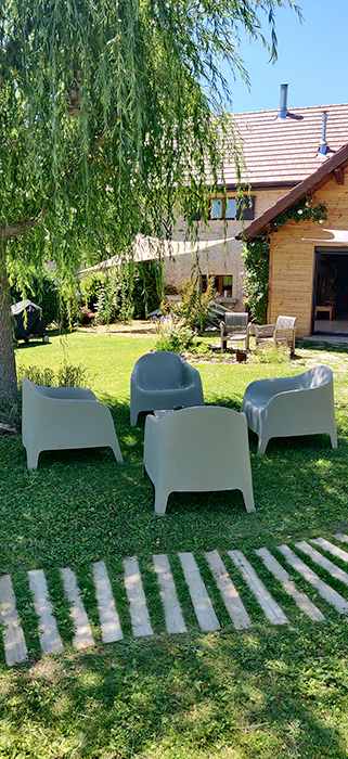 salon de jardin sous le saule pleureur