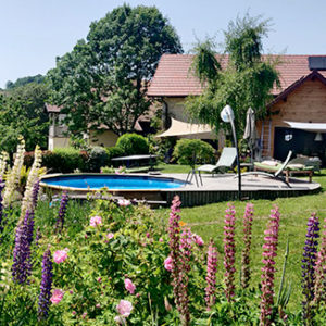 le gite des granges de saint maurice et son jardin bucolique