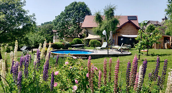 le gite des granges de saint maurice et son jardin bucolique