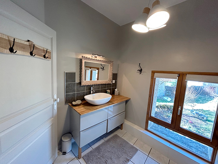 la salle de bain du gite grange de saint maurice