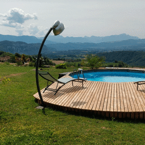 la piscine du gite des granges de saint maurice et sa vue sur la chartreuse